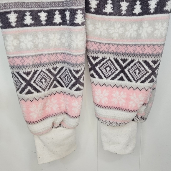Cozy Pink and Gray Patterned Onesie | Weekend Edition Size Large - Picture 10 of 12
